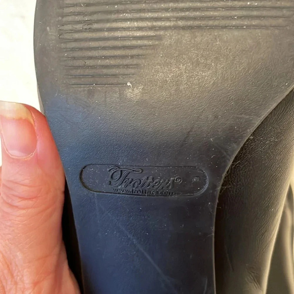 Trotters Black Leather Slip On Loafers 10 M 2” Heel Comfort Style Vintage GUC - Picture 6 of 9